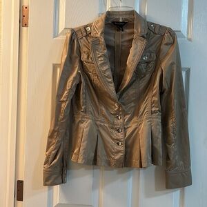 Women’s sporty jacket. Lightweight material.